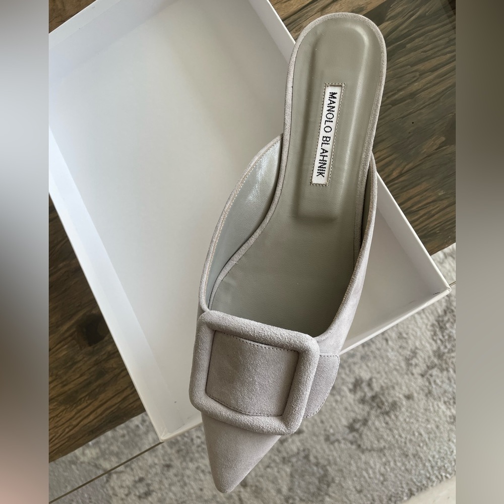Manolo Blahnik - Grey 39 (9) - Maysale Suede Flats